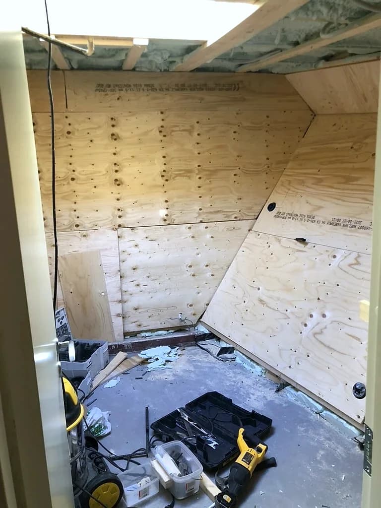 Invändigt underarbete under renoveringen av Zeus